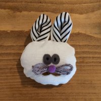 白黒イヤーのラビット